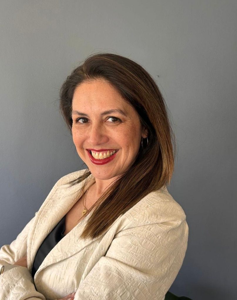 Dina Valenzuela Mellado, Abogada de LegalFamilia